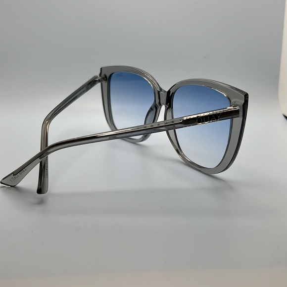 Retro oversized blue grey QUAY sunglasses with glasses case - Picture 2 of 7